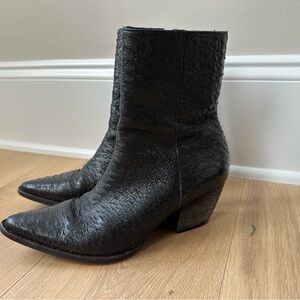 Coconuts by Matisse Black Snake Skin Textured Women's Ankle Boots